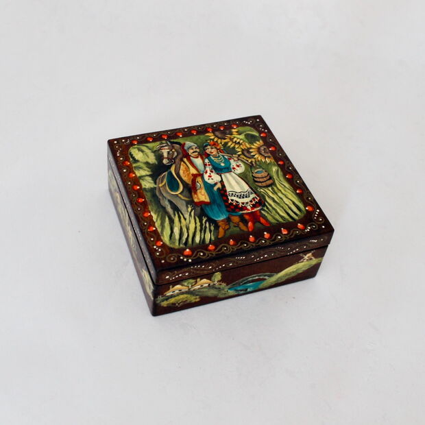 70402-011-1 Decorative Collectible Miniature Painted Lacquer Box Ukrainian Folk Scene 4.5"x4.5"